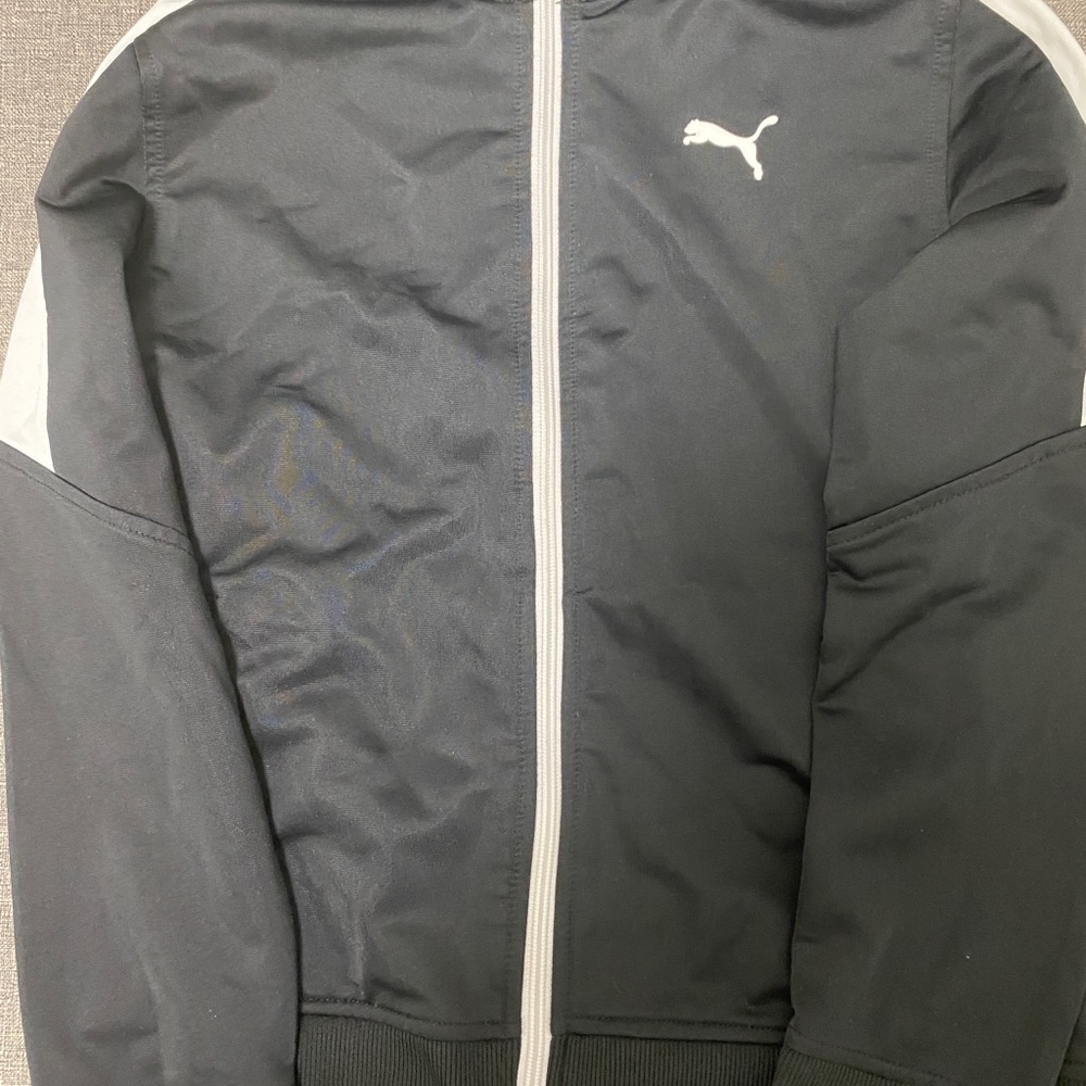 Mint condition Puma zipper vest youth size 10-12 M